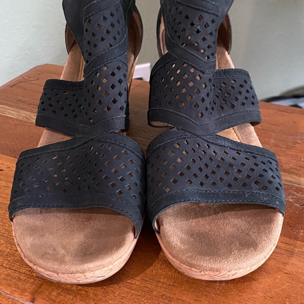 Rockport Women's Cobb Hill Black Leather Laser Cut Design Wedge Sandals Size 9 - Picture 4 of 13